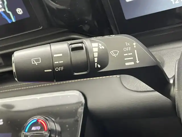 日産 セレナ e－パワー ハイウェイスター V 茨城県 2025(令7)年 0.1千km プリズムホワイト 登録済み未使用車/アラウンドビューモニター（移動物 検知機能付）/インテリジェントルームミラー/アドバンスドドライブアシストディスプレイ/　（12.3インチカラーディスプレイ）/ワイヤレス充電器/NissanConnectナビゲーションシステム（地デジ内蔵）/車載通信ユニット（TCU［Telematics Control Unit］）/ETC2.0ユニット（ビルトインタイプ）/ドライブレコーダー（前後セット）/プロパイロット（ナビリンク機能付）/プロパイロット緊急停止支援システム（SOSコール機能付）/エマージェンシーブレーキ/アダプティブLEDヘッドライトシステム/両側電動スライドドア（ハンズフリー）/前後コーナーセンサー/純正16インチアルミホイール/前後コーナーセンサー