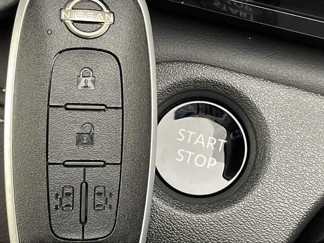 日産 セレナ e－パワー ハイウェイスター V 茨城県 2025(令7)年 0.1千km プリズムホワイト 登録済み未使用車/アラウンドビューモニター（移動物 検知機能付）/インテリジェントルームミラー/アドバンスドドライブアシストディスプレイ/　（12.3インチカラーディスプレイ）/ワイヤレス充電器/NissanConnectナビゲーションシステム（地デジ内蔵）/車載通信ユニット（TCU［Telematics Control Unit］）/ETC2.0ユニット（ビルトインタイプ）/ドライブレコーダー（前後セット）/プロパイロット（ナビリンク機能付）/プロパイロット緊急停止支援システム（SOSコール機能付）/エマージェンシーブレーキ/アダプティブLEDヘッドライトシステム/両側電動スライドドア（ハンズフリー）/前後コーナーセンサー/純正16インチアルミホイール/前後コーナーセンサー