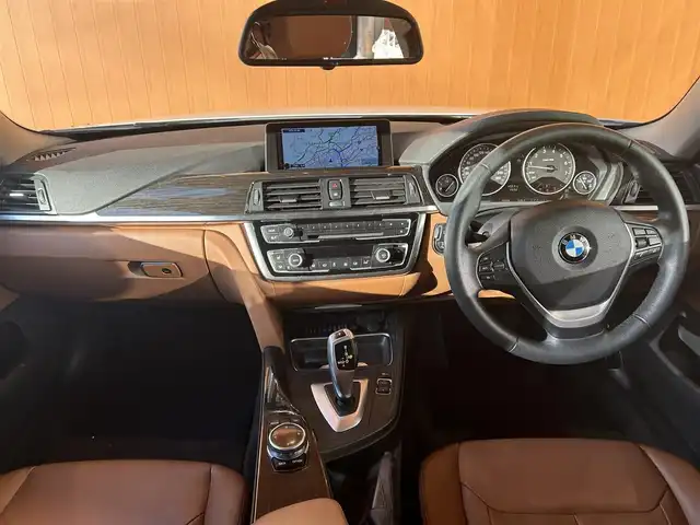 ＢＭＷ ４２０ｉ クーペ ラグジュアリー 高知県 2014(平26)年 3.7万km ミネラルホワイト 純正HDDナビ/【CD/DVD/フルセグTV】/サンルーフ/バックカメラ/クルーズコントロール/インテリジェントセーフティ/茶色レザーシート/シートヒーター/パワーシート(メモリ機能有り)/コーナー、バックセンサー/パワーバックドア/ミラー一体型ETC/オートワイパー/オートライト/純正HIDライト/スマートキー/プッシュスタート/MTモード付きAT/アイドリングストップ/純正アルミホイール 18インチ/ランフラットタイヤ/純正フロアマット/スペアキー×1【スマートキー】/新車時整備手帳（保証書）/取扱説明書/記録簿有