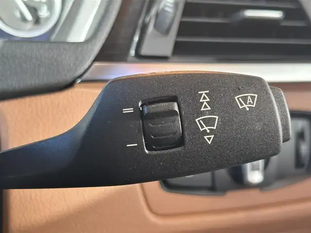 ＢＭＷ ４２０ｉ クーペ ラグジュアリー 高知県 2014(平26)年 3.7万km ミネラルホワイト 純正HDDナビ/【CD/DVD/フルセグTV】/サンルーフ/バックカメラ/クルーズコントロール/インテリジェントセーフティ/茶色レザーシート/シートヒーター/パワーシート(メモリ機能有り)/コーナー、バックセンサー/パワーバックドア/ミラー一体型ETC/オートワイパー/オートライト/純正HIDライト/スマートキー/プッシュスタート/MTモード付きAT/アイドリングストップ/純正アルミホイール 18インチ/ランフラットタイヤ/純正フロアマット/スペアキー×1【スマートキー】/新車時整備手帳（保証書）/取扱説明書/記録簿有