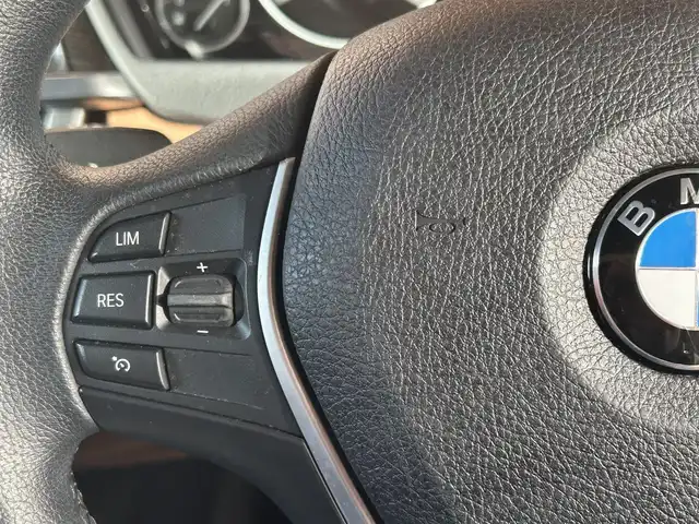 ＢＭＷ ４２０ｉ クーペ ラグジュアリー 高知県 2014(平26)年 3.7万km ミネラルホワイト 純正HDDナビ/【CD/DVD/フルセグTV】/サンルーフ/バックカメラ/クルーズコントロール/インテリジェントセーフティ/茶色レザーシート/シートヒーター/パワーシート(メモリ機能有り)/コーナー、バックセンサー/パワーバックドア/ミラー一体型ETC/オートワイパー/オートライト/純正HIDライト/スマートキー/プッシュスタート/MTモード付きAT/アイドリングストップ/純正アルミホイール 18インチ/ランフラットタイヤ/純正フロアマット/スペアキー×1【スマートキー】/新車時整備手帳（保証書）/取扱説明書/記録簿有