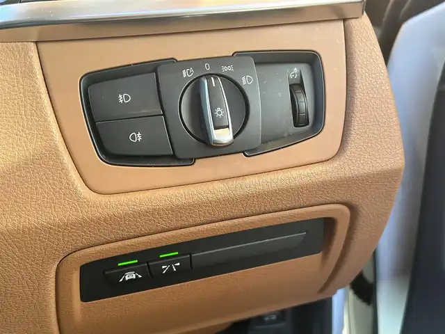 ＢＭＷ ４２０ｉ クーペ ラグジュアリー 高知県 2014(平26)年 3.7万km ミネラルホワイト 純正HDDナビ/【CD/DVD/フルセグTV】/サンルーフ/バックカメラ/クルーズコントロール/インテリジェントセーフティ/茶色レザーシート/シートヒーター/パワーシート(メモリ機能有り)/コーナー、バックセンサー/パワーバックドア/ミラー一体型ETC/オートワイパー/オートライト/純正HIDライト/スマートキー/プッシュスタート/MTモード付きAT/アイドリングストップ/純正アルミホイール 18インチ/ランフラットタイヤ/純正フロアマット/スペアキー×1【スマートキー】/新車時整備手帳（保証書）/取扱説明書/記録簿有