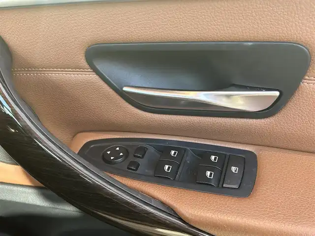 ＢＭＷ ４２０ｉ クーペ ラグジュアリー 高知県 2014(平26)年 3.7万km ミネラルホワイト 純正HDDナビ/【CD/DVD/フルセグTV】/サンルーフ/バックカメラ/クルーズコントロール/インテリジェントセーフティ/茶色レザーシート/シートヒーター/パワーシート(メモリ機能有り)/コーナー、バックセンサー/パワーバックドア/ミラー一体型ETC/オートワイパー/オートライト/純正HIDライト/スマートキー/プッシュスタート/MTモード付きAT/アイドリングストップ/純正アルミホイール 18インチ/ランフラットタイヤ/純正フロアマット/スペアキー×1【スマートキー】/新車時整備手帳（保証書）/取扱説明書/記録簿有