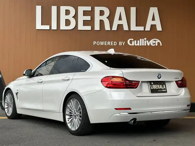 ＢＭＷ ４２０ｉ クーペ ラグジュアリー 高知県 2014(平26)年 3.7万km ミネラルホワイト 純正HDDナビ/【CD/DVD/フルセグTV】/サンルーフ/バックカメラ/クルーズコントロール/インテリジェントセーフティ/茶色レザーシート/シートヒーター/パワーシート(メモリ機能有り)/コーナー、バックセンサー/パワーバックドア/ミラー一体型ETC/オートワイパー/オートライト/純正HIDライト/スマートキー/プッシュスタート/MTモード付きAT/アイドリングストップ/純正アルミホイール 18インチ/ランフラットタイヤ/純正フロアマット/スペアキー×1【スマートキー】/新車時整備手帳（保証書）/取扱説明書/記録簿有