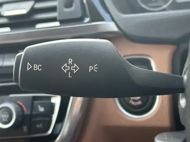 ＢＭＷ ４２０ｉ クーペ ラグジュアリー 高知県 2014(平26)年 3.7万km ミネラルホワイト 純正HDDナビ/【CD/DVD/フルセグTV】/サンルーフ/バックカメラ/クルーズコントロール/インテリジェントセーフティ/茶色レザーシート/シートヒーター/パワーシート(メモリ機能有り)/コーナー、バックセンサー/パワーバックドア/ミラー一体型ETC/オートワイパー/オートライト/純正HIDライト/スマートキー/プッシュスタート/MTモード付きAT/アイドリングストップ/純正アルミホイール 18インチ/ランフラットタイヤ/純正フロアマット/スペアキー×1【スマートキー】/新車時整備手帳（保証書）/取扱説明書/記録簿有