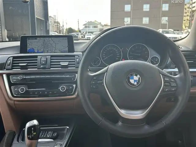 ＢＭＷ ４２０ｉ クーペ ラグジュアリー 高知県 2014(平26)年 3.7万km ミネラルホワイト 純正HDDナビ/【CD/DVD/フルセグTV】/サンルーフ/バックカメラ/クルーズコントロール/インテリジェントセーフティ/茶色レザーシート/シートヒーター/パワーシート(メモリ機能有り)/コーナー、バックセンサー/パワーバックドア/ミラー一体型ETC/オートワイパー/オートライト/純正HIDライト/スマートキー/プッシュスタート/MTモード付きAT/アイドリングストップ/純正アルミホイール 18インチ/ランフラットタイヤ/純正フロアマット/スペアキー×1【スマートキー】/新車時整備手帳（保証書）/取扱説明書/記録簿有