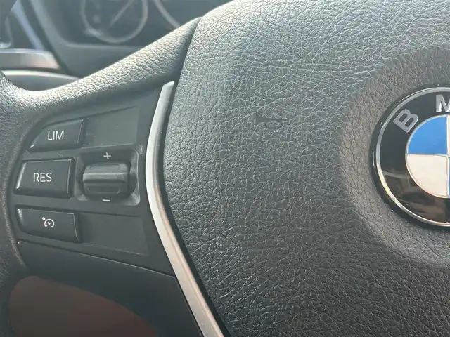 ＢＭＷ ４２０ｉ クーペ ラグジュアリー 高知県 2014(平26)年 3.7万km ミネラルホワイト 純正HDDナビ/【CD/DVD/フルセグTV】/サンルーフ/バックカメラ/クルーズコントロール/インテリジェントセーフティ/茶色レザーシート/シートヒーター/パワーシート(メモリ機能有り)/コーナー、バックセンサー/パワーバックドア/ミラー一体型ETC/オートワイパー/オートライト/純正HIDライト/スマートキー/プッシュスタート/MTモード付きAT/アイドリングストップ/純正アルミホイール 18インチ/ランフラットタイヤ/純正フロアマット/スペアキー×1【スマートキー】/新車時整備手帳（保証書）/取扱説明書/記録簿有