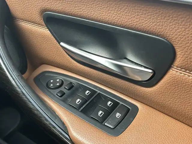 ＢＭＷ ４２０ｉ クーペ ラグジュアリー 高知県 2014(平26)年 3.7万km ミネラルホワイト 純正HDDナビ/【CD/DVD/フルセグTV】/サンルーフ/バックカメラ/クルーズコントロール/インテリジェントセーフティ/茶色レザーシート/シートヒーター/パワーシート(メモリ機能有り)/コーナー、バックセンサー/パワーバックドア/ミラー一体型ETC/オートワイパー/オートライト/純正HIDライト/スマートキー/プッシュスタート/MTモード付きAT/アイドリングストップ/純正アルミホイール 18インチ/ランフラットタイヤ/純正フロアマット/スペアキー×1【スマートキー】/新車時整備手帳（保証書）/取扱説明書/記録簿有