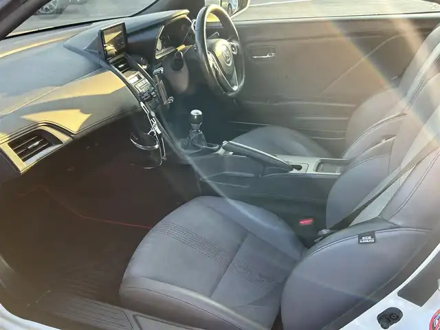 ホンダ Ｓ６６０ α 愛媛県 2015(平27)年 4.3万km 白 専用センターディスプレイ（internavi POCKET連携対応）/BT/AM・FM/バックカメラ/ETC/ドライブレコーダー/エンジンスタートボタン/クルーズコントロール/HKSターボマフラー/WedsSportアルミホイール/純正フロアマット/無限ハードトップ/純正ロールトップ