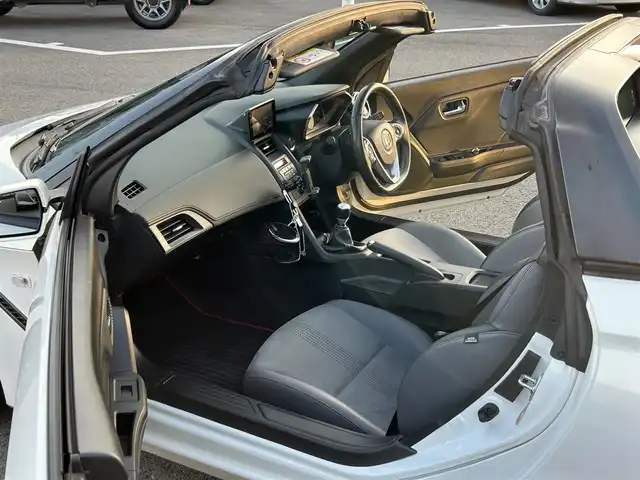 ホンダ Ｓ６６０ α 愛媛県 2015(平27)年 4.3万km 白 専用センターディスプレイ（internavi POCKET連携対応）/BT/AM・FM/バックカメラ/ETC/ドライブレコーダー/エンジンスタートボタン/クルーズコントロール/HKSターボマフラー/WedsSportアルミホイール/純正フロアマット/無限ハードトップ/純正ロールトップ