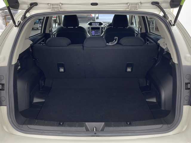 スバル インプレッサ スポーツ 2．0i－Lアイサイト 兵庫県 2018(平30)年 6.1万km クリスタルホワイトP ・社外ナビ（AVN138M）/CD/ワンセグ/・バックカメラ/・ETC/・アイドリングストップ/・パドルシフト/・オートライト/・アイサイト/・衝突軽減ブレーキ/・レーンキープアシスト/・レーダークルーズコントロール/・前後ドライブレコーダー/・純正マット/・純正17インチアルミホイール/・スマートキー