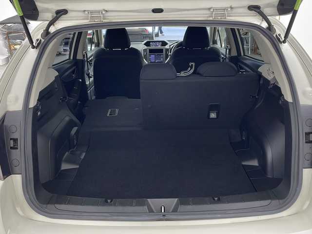 スバル インプレッサ スポーツ 2．0i－Lアイサイト 兵庫県 2018(平30)年 6.1万km クリスタルホワイトP ・社外ナビ（AVN138M）/CD/ワンセグ/・バックカメラ/・ETC/・アイドリングストップ/・パドルシフト/・オートライト/・アイサイト/・衝突軽減ブレーキ/・レーンキープアシスト/・レーダークルーズコントロール/・前後ドライブレコーダー/・純正マット/・純正17インチアルミホイール/・スマートキー