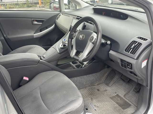 トヨタ プリウス S 山口県 2009(平21)年 14.1万km シルバーM 社外ディスプレィオーディオ/BT/純正フォグランプ/オートライト/ヘッドライトレベライザー/純正１５インチアルミホイール/コーナーセンサー/スマートキー/ビルトインETC/純正フロアマット/純正ドアバイザー/電動格納ドアミラー