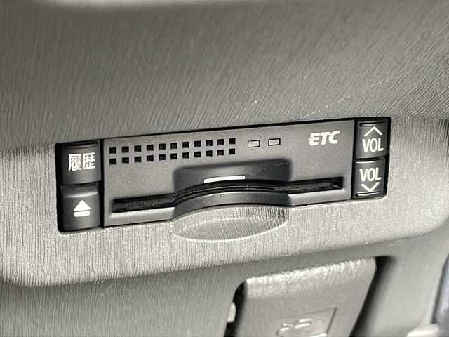 トヨタ プリウス S 山口県 2009(平21)年 14.1万km シルバーM 社外ディスプレィオーディオ/BT/純正フォグランプ/オートライト/ヘッドライトレベライザー/純正１５インチアルミホイール/コーナーセンサー/スマートキー/ビルトインETC/純正フロアマット/純正ドアバイザー/電動格納ドアミラー