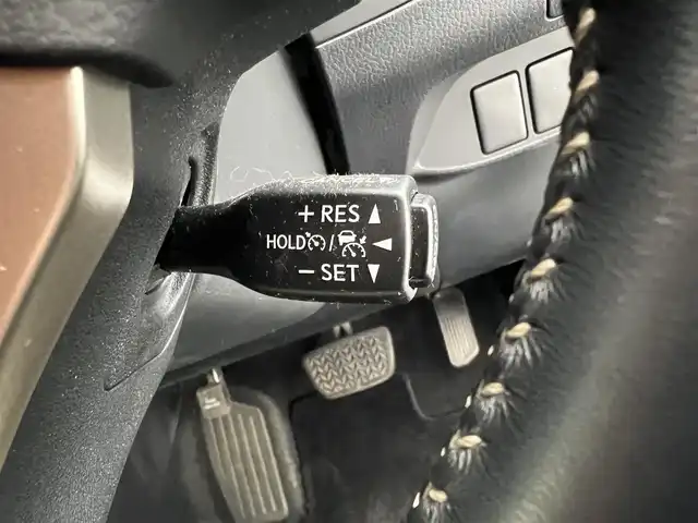 レクサス ＣＴ 200h バージョンC 滋賀県 2021(令3)年 4.9万km ソニッククォーツ 純正ナビ/【Bluetooth/USB/CD/DVD/Blu-ray/フルセグTV】/ハーフレザーシート/バックカメラ/追従クルーズコントロール/クリアランスソナー/LEDヘッドライト/オートマチックハイビーム/レーンキープアシスト/プリクラッシュセーフティ/前後ドライブレコーダー/ビルトインETC2.0/D/Nパワーシート/プッシュスタート/スマートキー/ステアリングリモコン