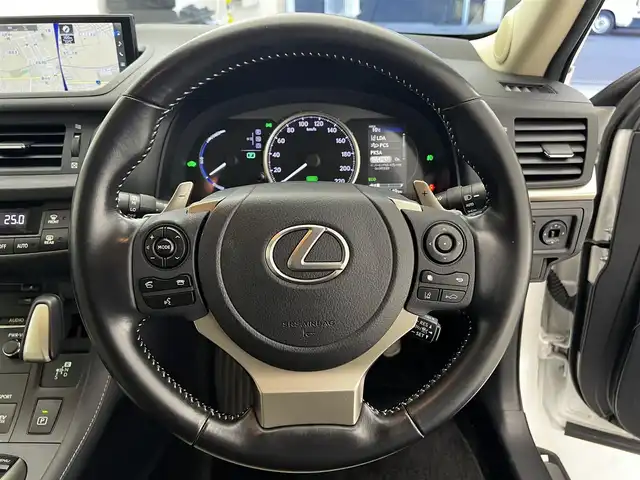 レクサス ＣＴ 200h バージョンC 滋賀県 2021(令3)年 4.9万km ソニッククォーツ 純正ナビ/【Bluetooth/USB/CD/DVD/Blu-ray/フルセグTV】/ハーフレザーシート/バックカメラ/追従クルーズコントロール/クリアランスソナー/LEDヘッドライト/オートマチックハイビーム/レーンキープアシスト/プリクラッシュセーフティ/前後ドライブレコーダー/ビルトインETC2.0/D/Nパワーシート/プッシュスタート/スマートキー/ステアリングリモコン