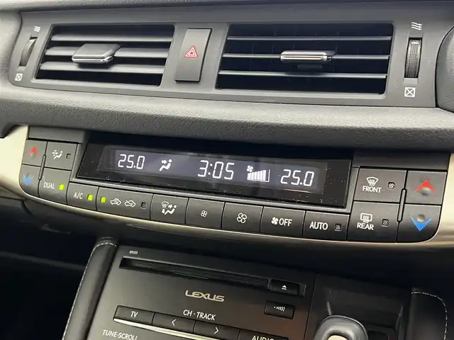 レクサス ＣＴ 200h バージョンC 滋賀県 2021(令3)年 4.9万km ソニッククォーツ 純正ナビ/【Bluetooth/USB/CD/DVD/Blu-ray/フルセグTV】/ハーフレザーシート/バックカメラ/追従クルーズコントロール/クリアランスソナー/LEDヘッドライト/オートマチックハイビーム/レーンキープアシスト/プリクラッシュセーフティ/前後ドライブレコーダー/ビルトインETC2.0/D/Nパワーシート/プッシュスタート/スマートキー/ステアリングリモコン