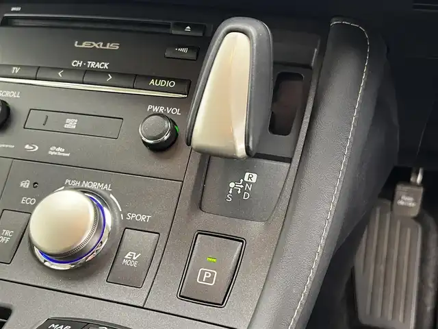 レクサス ＣＴ 200h バージョンC 滋賀県 2021(令3)年 4.9万km ソニッククォーツ 純正ナビ/【Bluetooth/USB/CD/DVD/Blu-ray/フルセグTV】/ハーフレザーシート/バックカメラ/追従クルーズコントロール/クリアランスソナー/LEDヘッドライト/オートマチックハイビーム/レーンキープアシスト/プリクラッシュセーフティ/前後ドライブレコーダー/ビルトインETC2.0/D/Nパワーシート/プッシュスタート/スマートキー/ステアリングリモコン