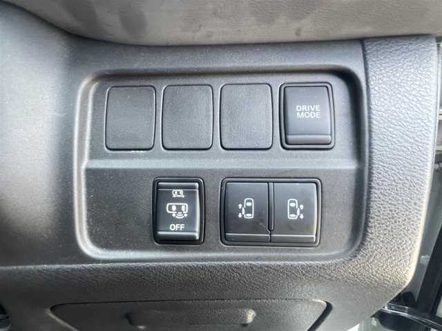 日産 セレナ e－パワー ハイウェイスター V 愛知県 2019(令1)年 6.4万km パール 純正ナビ/・BT、FM、AM、ipod、USB/後席用モニター/ETC/セーフティパック/パーキングアシスト/横滑り防止装置/ABS/オートライト/LEDヘッドライト/衝撃被害軽減システム/クローズコントロール/レーンアシスト/純正フロアマット/純正15インチアルミホイール/スマートキー