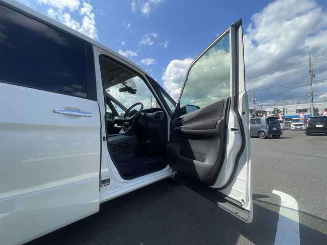 日産 セレナ e－パワー ハイウェイスター V 愛知県 2019(令1)年 6.4万km パール 純正ナビ/・BT、FM、AM、ipod、USB/後席用モニター/ETC/セーフティパック/パーキングアシスト/横滑り防止装置/ABS/オートライト/LEDヘッドライト/衝撃被害軽減システム/クローズコントロール/レーンアシスト/純正フロアマット/純正15インチアルミホイール/スマートキー