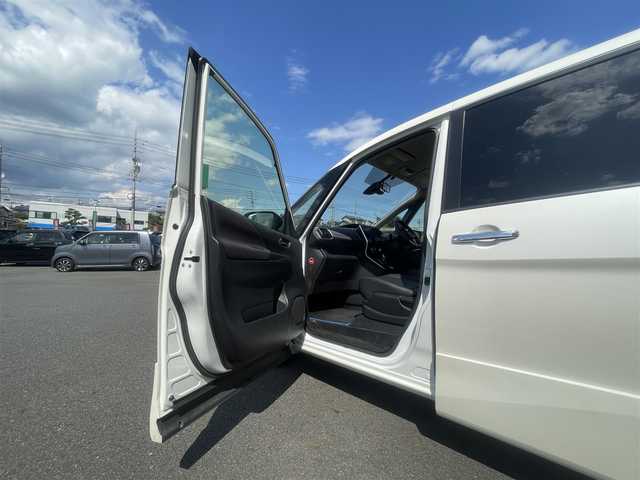 日産 セレナ e－パワー ハイウェイスター V 愛知県 2019(令1)年 6.4万km パール 純正ナビ/・BT、FM、AM、ipod、USB/後席用モニター/ETC/セーフティパック/パーキングアシスト/横滑り防止装置/ABS/オートライト/LEDヘッドライト/衝撃被害軽減システム/クローズコントロール/レーンアシスト/純正フロアマット/純正15インチアルミホイール/スマートキー
