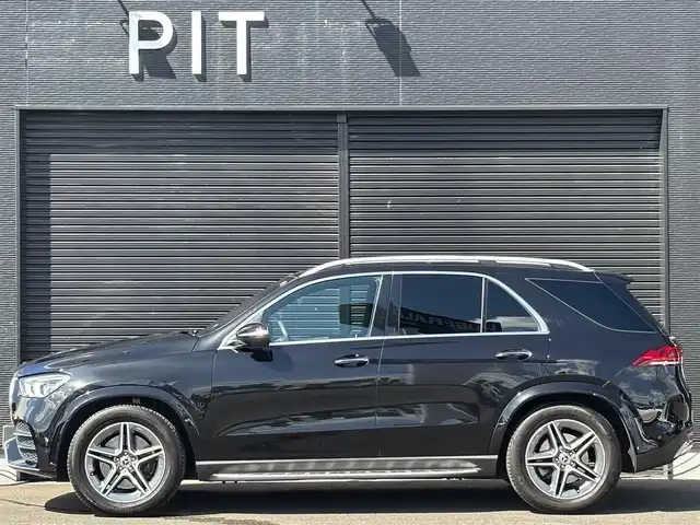 メルセデス・ベンツ ＧＬＥ３００ｄ 4MATIC AMGライン 山梨県 2020(令2)年 4.4万km オブシディアンブラック 純正ナビ/　（フルセグTV/USB/Bluetooth）/ワンオーナー/レザーEXC/　・黒革/　・前席ベンチレーション/　・HUD/　・Burmesterサラウンドサウンドシステム/　・エアバランスパッケージ/シートヒーター/パノラミックスライディングルーフ/リアエンター/レーダーセーフティパッケージ/360°カメラ/温冷カップホルダー/純正20インチAW/ETC/マルチビームLEDヘッドライト/社外AW付スタッドレスタイヤ車載