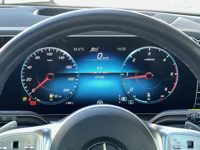 メルセデス・ベンツ ＧＬＥ３００ｄ 4MATIC AMGライン 山梨県 2020(令2)年 4.4万km オブシディアンブラック 純正ナビ/　（フルセグTV/USB/Bluetooth）/ワンオーナー/レザーEXC/　・黒革/　・前席ベンチレーション/　・HUD/　・Burmesterサラウンドサウンドシステム/　・エアバランスパッケージ/シートヒーター/パノラミックスライディングルーフ/リアエンター/レーダーセーフティパッケージ/360°カメラ/温冷カップホルダー/純正20インチAW/ETC/マルチビームLEDヘッドライト/社外AW付スタッドレスタイヤ車載