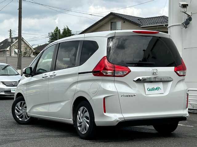 ホンダ フリード＋ G ホンダセンシング 東京都 2021(令3)年 1.7万km プラチナホワイトパール ワンオーナー/純正SDナビ『VXU-207NBi』/（AM・FM・CD・SD）/バックカメラ/両側パワースライドドア/Honda SENSING/・CMBS（衝突軽減ブレーキ）/・歩行者事故低減ステアリング/・アダプティブクルーズコントロール/・LKAS（車線維持支援システム）/・路外逸脱抑制機能/・誤発進抑制機能（前方/後方）/・先行車発進お知らせ機能/・標識認識機能/横滑り防止装置/スマートキー/スペアキー×1/ドライブレコーダー前後/ETC/取扱説明書/保証書