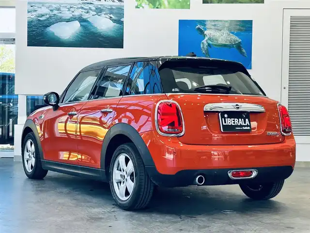 ＭＩＮＩ ミニ クーパー D 大阪府 2020(令2)年 2.1万km ソラリスオレンジ ペッパーP/ワンオーナー/インテリジェントセーフティ/純正ナビ/バックカメラ/純正15インチAW/LEDヘッドライト/クリアランスソナー/ETC/ドラレコ/USB/Bluetooth
