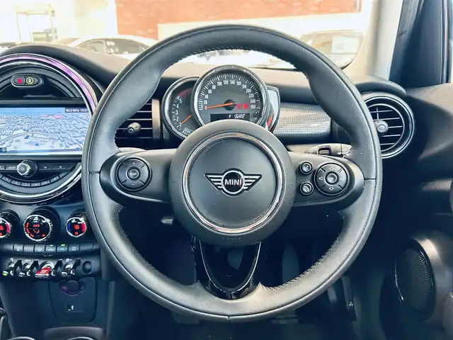 ＭＩＮＩ ミニ クーパー D 大阪府 2020(令2)年 2.1万km ソラリスオレンジ ペッパーP/ワンオーナー/インテリジェントセーフティ/純正ナビ/バックカメラ/純正15インチAW/LEDヘッドライト/クリアランスソナー/ETC/ドラレコ/USB/Bluetooth