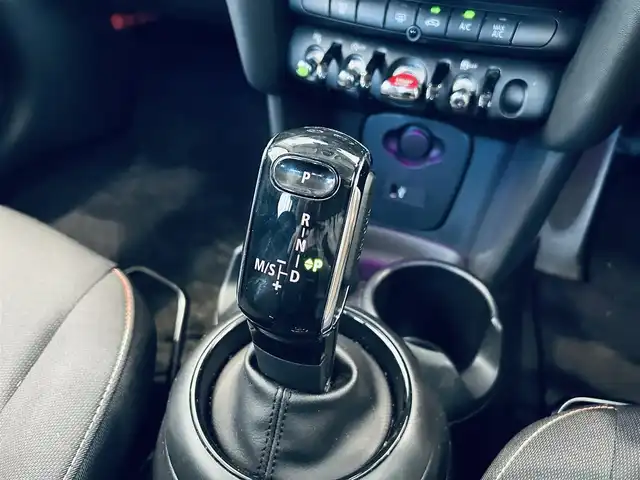 ＭＩＮＩ ミニ クーパー D 大阪府 2020(令2)年 2.1万km ソラリスオレンジ ペッパーP/ワンオーナー/インテリジェントセーフティ/純正ナビ/バックカメラ/純正15インチAW/LEDヘッドライト/クリアランスソナー/ETC/ドラレコ/USB/Bluetooth