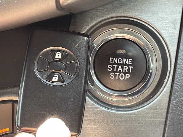トヨタ ＲＡＶ４ スタイル 兵庫県 2011(平23)年 9.3万km ホワイトパールクリスタルシャイン ワンオーナー/純正SDナビ・フルセグ・BT・CD・DVD・FM・AM/バックカメラ/ETC/クルーズコントロール/ダウンヒルアシスト/プッシュスタート/スマートキー×1/純正ドアバイザー/純正フロアマット