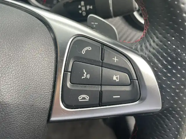 メルセデス・ベンツ Ａ１８０ AMG スタイル 神奈川県 2018(平30)年 5.6万km カルサイトホワイト ワンオーナー/パノラミックスライディングルーフ/AMGデザイン/フロント/サイドスカート/リアスカート/AMG18インチアルミ/COMMANDシステム/・HDDナビ・フルセグ・DVD・CD・USB・SD・Bluetooth）/ETC/純正ドライブレコーダー/LEDハイパフォーマンスヘッドライト/オートライト/レーダーセーフティ/前後パークトロニック/キーレスゴー/革巻きスポーツステアリング（赤ステッチ）/パドルシフト/カーボンデザインインテリアトリム/アンビエントライト ：マルチカラー/ESP/アクティブブレーキアシスト/アテンションアシスト/ブラインドスポットアシスト/レーンキープアシスト/ハーフレザーシート（赤ステッチ）/前席3メモリパワーシート/前席シートヒーター/新車時保証書/取扱説明書/スペアキー