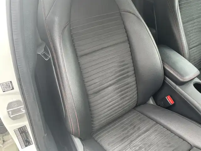 メルセデス・ベンツ Ａ１８０ AMG スタイル 神奈川県 2018(平30)年 5.6万km カルサイトホワイト ワンオーナー/パノラミックスライディングルーフ/AMGデザイン/フロント/サイドスカート/リアスカート/AMG18インチアルミ/COMMANDシステム/・HDDナビ・フルセグ・DVD・CD・USB・SD・Bluetooth）/ETC/純正ドライブレコーダー/LEDハイパフォーマンスヘッドライト/オートライト/レーダーセーフティ/前後パークトロニック/キーレスゴー/革巻きスポーツステアリング（赤ステッチ）/パドルシフト/カーボンデザインインテリアトリム/アンビエントライト ：マルチカラー/ESP/アクティブブレーキアシスト/アテンションアシスト/ブラインドスポットアシスト/レーンキープアシスト/ハーフレザーシート（赤ステッチ）/前席3メモリパワーシート/前席シートヒーター/新車時保証書/取扱説明書/スペアキー