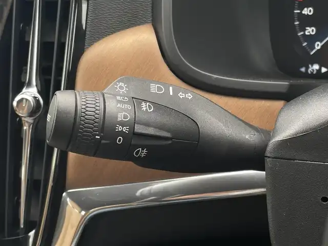 ボルボ Ｖ９０ T6 AWD インスクリプション 東京都 2018(平30)年 2.4万km パール 純正ナビ/バックカメラ/BSM/アダプティブクルーズコントロール/ETC/フルセグTV/LEDヘッドライト/プッシュスタート/ワンオーナー