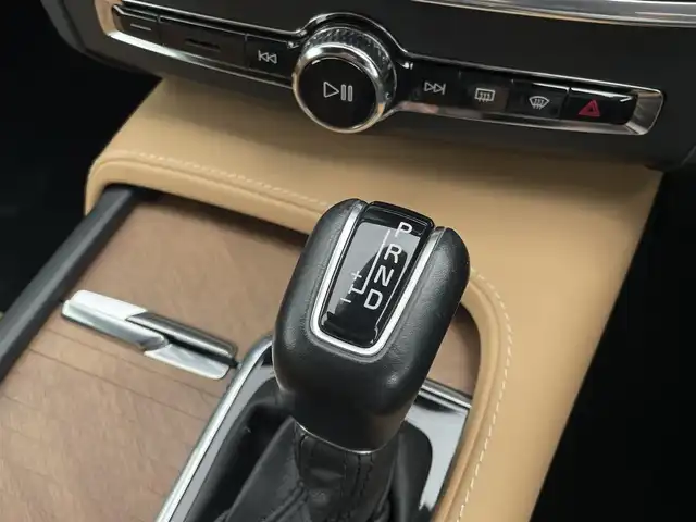 ボルボ Ｖ９０ T6 AWD インスクリプション 東京都 2018(平30)年 2.4万km パール 純正ナビ/バックカメラ/BSM/アダプティブクルーズコントロール/ETC/フルセグTV/LEDヘッドライト/プッシュスタート/ワンオーナー