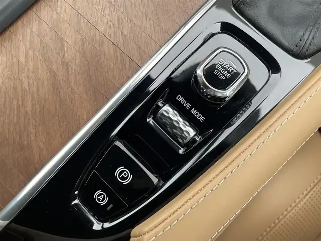 ボルボ Ｖ９０ T6 AWD インスクリプション 東京都 2018(平30)年 2.4万km パール 純正ナビ/バックカメラ/BSM/アダプティブクルーズコントロール/ETC/フルセグTV/LEDヘッドライト/プッシュスタート/ワンオーナー