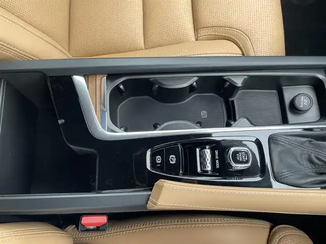 ボルボ Ｖ９０ T6 AWD インスクリプション 東京都 2018(平30)年 2.4万km パール 純正ナビ/バックカメラ/BSM/アダプティブクルーズコントロール/ETC/フルセグTV/LEDヘッドライト/プッシュスタート/ワンオーナー