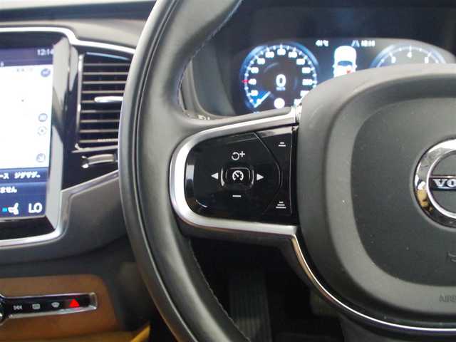 ボルボ ＸＣ９０ T6 AWD インスクリプション 岐阜県 2016(平28)年 5.5万km エンバーブラックメタリック ACC/ヘッドアップディスプレイ/純正ナビ/　Bluetooth/　フルセグTV/　AppleCarPlay/CitySafety（衝突回避・被害軽減ブレーキシステム）/BLIS（ブラインドスポットモニター）/クロストラフィックアラート/レーンキーピングエイド/ロードサインインフォメーション/360°ビューカメラ/パークアシストパイロット/エレクトロニックスタビリティコントロール（横滑り防止機能）/シートヒーター（前後列）/エアシート（前列）/3列シート/ETC2.0/純正フロアマット