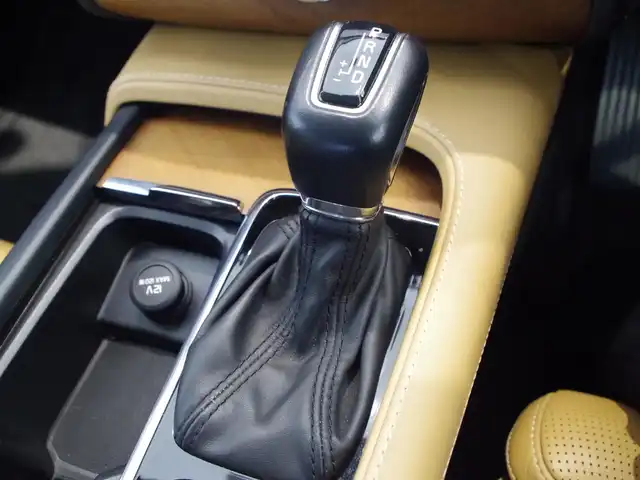 ボルボ ＸＣ９０ T6 AWD インスクリプション 岐阜県 2016(平28)年 5.5万km エンバーブラックメタリック ACC/ヘッドアップディスプレイ/純正ナビ/　Bluetooth/　フルセグTV/　AppleCarPlay/CitySafety（衝突回避・被害軽減ブレーキシステム）/BLIS（ブラインドスポットモニター）/クロストラフィックアラート/レーンキーピングエイド/ロードサインインフォメーション/360°ビューカメラ/パークアシストパイロット/エレクトロニックスタビリティコントロール（横滑り防止機能）/シートヒーター（前後列）/エアシート（前列）/3列シート/ETC2.0/純正フロアマット
