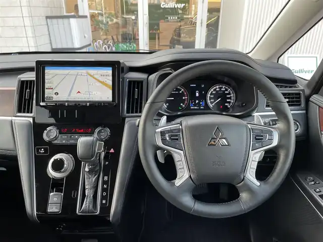 三菱 デリカＤ：５ P 石川県 2023(令5)年 3.1万km グラファイトグレーメタリック/ブラックマイカ 4WD/9型ナビ/フルセグTV/全方位カメラ/LEDヘッドライト/ETC/両側パワースライドドア/レーダークルーズ/レーダーブレーキ/ブラインドスポットモニター/スマートキー/プッシュスタート/シートヒーター/パワーバックドア/オートステップレス/保証書