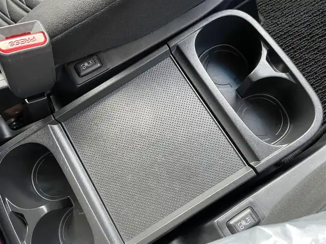 三菱 デリカＤ：５ P 石川県 2023(令5)年 3.1万km グラファイトグレーメタリック/ブラックマイカ 4WD/9型ナビ/フルセグTV/全方位カメラ/LEDヘッドライト/ETC/両側パワースライドドア/レーダークルーズ/レーダーブレーキ/ブラインドスポットモニター/スマートキー/プッシュスタート/シートヒーター/パワーバックドア/オートステップレス/保証書