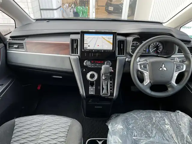 三菱 デリカＤ：５ P 石川県 2023(令5)年 3.1万km グラファイトグレーメタリック/ブラックマイカ 4WD/9型ナビ/フルセグTV/全方位カメラ/LEDヘッドライト/ETC/両側パワースライドドア/レーダークルーズ/レーダーブレーキ/ブラインドスポットモニター/スマートキー/プッシュスタート/シートヒーター/パワーバックドア/オートステップレス/保証書