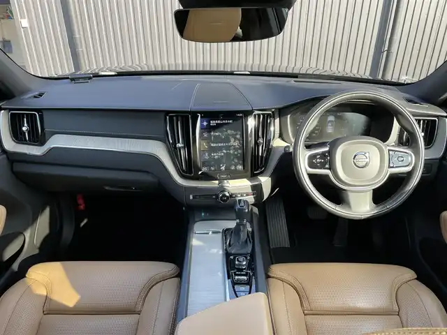 ボルボ ＸＣ６０ D4 AWD インスクリプション 福島県 2020(令2)年 3.8万km オニキスブラックP CitySafety/全車速追従機能付ACC/パイロットアシスト/ステアリングアシスト付BLIS/レーンチェンジマージエイド/レーンキーピングエイド/クロストラフィックアラート/ロードサインインフォメーション/フルアクティブハイビーム/360°ビューカメラ/ブレーキオートホールド機能/パークアシストパイロット/ヘッドアップディスプレイ/パーフォレーテッドファインナッパレザー(アンバー)/8ウェイパワーシート(D/N)/電動ランバーサポート(D/N)/シートヒーター(全席)/ベンチレーション機能(D/N)/リラクゼーション機能(D/N)/harman/kardonプレミアムサウンド/HDDナビゲーション/フルセグTV/CDプレイヤー/ETC2.0/AppleCarPlay/AndroidAuto/ドリフトウッドパネル/本革巻シルクメタルステアリングホイール/ステアリングホイールヒーター/イルミネーテッド本革巻シフトノブ/インテリアイルミネーション/アンビエントライト/パワーテールゲート(ハンズフリー機構付)/4ゾーンフルオートマチックエアコン/LEDフロントフォグライト/取扱説明書/保証書/スペアキー