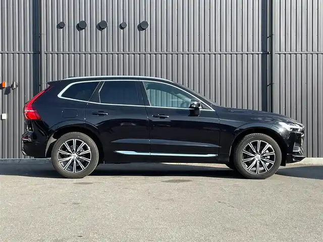 ボルボ ＸＣ６０ D4 AWD インスクリプション 福島県 2020(令2)年 3.8万km オニキスブラックP CitySafety/全車速追従機能付ACC/パイロットアシスト/ステアリングアシスト付BLIS/レーンチェンジマージエイド/レーンキーピングエイド/クロストラフィックアラート/ロードサインインフォメーション/フルアクティブハイビーム/360°ビューカメラ/ブレーキオートホールド機能/パークアシストパイロット/ヘッドアップディスプレイ/パーフォレーテッドファインナッパレザー(アンバー)/8ウェイパワーシート(D/N)/電動ランバーサポート(D/N)/シートヒーター(全席)/ベンチレーション機能(D/N)/リラクゼーション機能(D/N)/harman/kardonプレミアムサウンド/HDDナビゲーション/フルセグTV/CDプレイヤー/ETC2.0/AppleCarPlay/AndroidAuto/ドリフトウッドパネル/本革巻シルクメタルステアリングホイール/ステアリングホイールヒーター/イルミネーテッド本革巻シフトノブ/インテリアイルミネーション/アンビエントライト/パワーテールゲート(ハンズフリー機構付)/4ゾーンフルオートマチックエアコン/LEDフロントフォグライト/取扱説明書/保証書/スペアキー