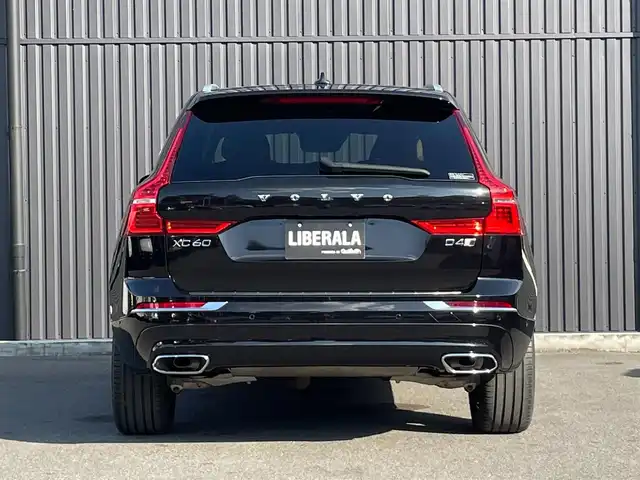 ボルボ ＸＣ６０ D4 AWD インスクリプション 福島県 2020(令2)年 3.8万km オニキスブラックP CitySafety/全車速追従機能付ACC/パイロットアシスト/ステアリングアシスト付BLIS/レーンチェンジマージエイド/レーンキーピングエイド/クロストラフィックアラート/ロードサインインフォメーション/フルアクティブハイビーム/360°ビューカメラ/ブレーキオートホールド機能/パークアシストパイロット/ヘッドアップディスプレイ/パーフォレーテッドファインナッパレザー(アンバー)/8ウェイパワーシート(D/N)/電動ランバーサポート(D/N)/シートヒーター(全席)/ベンチレーション機能(D/N)/リラクゼーション機能(D/N)/harman/kardonプレミアムサウンド/HDDナビゲーション/フルセグTV/CDプレイヤー/ETC2.0/AppleCarPlay/AndroidAuto/ドリフトウッドパネル/本革巻シルクメタルステアリングホイール/ステアリングホイールヒーター/イルミネーテッド本革巻シフトノブ/インテリアイルミネーション/アンビエントライト/パワーテールゲート(ハンズフリー機構付)/4ゾーンフルオートマチックエアコン/LEDフロントフォグライト/取扱説明書/保証書/スペアキー