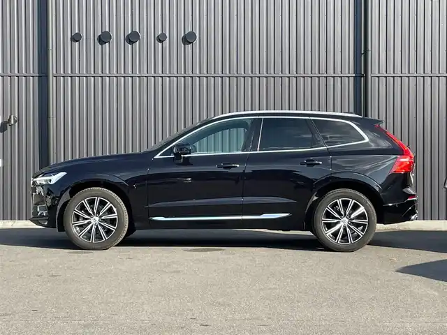 ボルボ ＸＣ６０ D4 AWD インスクリプション 福島県 2020(令2)年 3.8万km オニキスブラックP CitySafety/全車速追従機能付ACC/パイロットアシスト/ステアリングアシスト付BLIS/レーンチェンジマージエイド/レーンキーピングエイド/クロストラフィックアラート/ロードサインインフォメーション/フルアクティブハイビーム/360°ビューカメラ/ブレーキオートホールド機能/パークアシストパイロット/ヘッドアップディスプレイ/パーフォレーテッドファインナッパレザー(アンバー)/8ウェイパワーシート(D/N)/電動ランバーサポート(D/N)/シートヒーター(全席)/ベンチレーション機能(D/N)/リラクゼーション機能(D/N)/harman/kardonプレミアムサウンド/HDDナビゲーション/フルセグTV/CDプレイヤー/ETC2.0/AppleCarPlay/AndroidAuto/ドリフトウッドパネル/本革巻シルクメタルステアリングホイール/ステアリングホイールヒーター/イルミネーテッド本革巻シフトノブ/インテリアイルミネーション/アンビエントライト/パワーテールゲート(ハンズフリー機構付)/4ゾーンフルオートマチックエアコン/LEDフロントフォグライト/取扱説明書/保証書/スペアキー