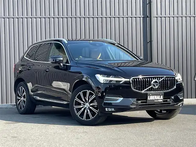 ボルボ ＸＣ６０ D4 AWD インスクリプション 福島県 2020(令2)年 3.8万km オニキスブラックP CitySafety/全車速追従機能付ACC/パイロットアシスト/ステアリングアシスト付BLIS/レーンチェンジマージエイド/レーンキーピングエイド/クロストラフィックアラート/ロードサインインフォメーション/フルアクティブハイビーム/360°ビューカメラ/ブレーキオートホールド機能/パークアシストパイロット/ヘッドアップディスプレイ/パーフォレーテッドファインナッパレザー(アンバー)/8ウェイパワーシート(D/N)/電動ランバーサポート(D/N)/シートヒーター(全席)/ベンチレーション機能(D/N)/リラクゼーション機能(D/N)/harman/kardonプレミアムサウンド/HDDナビゲーション/フルセグTV/CDプレイヤー/ETC2.0/AppleCarPlay/AndroidAuto/ドリフトウッドパネル/本革巻シルクメタルステアリングホイール/ステアリングホイールヒーター/イルミネーテッド本革巻シフトノブ/インテリアイルミネーション/アンビエントライト/パワーテールゲート(ハンズフリー機構付)/4ゾーンフルオートマチックエアコン/LEDフロントフォグライト/取扱説明書/保証書/スペアキー