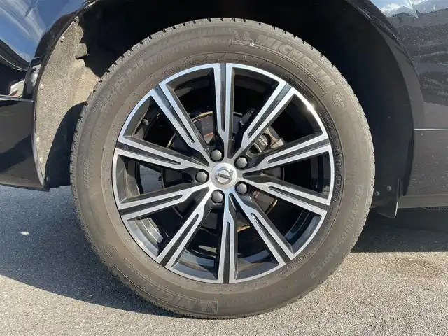 ボルボ ＸＣ６０ D4 AWD インスクリプション 福島県 2020(令2)年 3.8万km オニキスブラックP CitySafety/全車速追従機能付ACC/パイロットアシスト/ステアリングアシスト付BLIS/レーンチェンジマージエイド/レーンキーピングエイド/クロストラフィックアラート/ロードサインインフォメーション/フルアクティブハイビーム/360°ビューカメラ/ブレーキオートホールド機能/パークアシストパイロット/ヘッドアップディスプレイ/パーフォレーテッドファインナッパレザー(アンバー)/8ウェイパワーシート(D/N)/電動ランバーサポート(D/N)/シートヒーター(全席)/ベンチレーション機能(D/N)/リラクゼーション機能(D/N)/harman/kardonプレミアムサウンド/HDDナビゲーション/フルセグTV/CDプレイヤー/ETC2.0/AppleCarPlay/AndroidAuto/ドリフトウッドパネル/本革巻シルクメタルステアリングホイール/ステアリングホイールヒーター/イルミネーテッド本革巻シフトノブ/インテリアイルミネーション/アンビエントライト/パワーテールゲート(ハンズフリー機構付)/4ゾーンフルオートマチックエアコン/LEDフロントフォグライト/取扱説明書/保証書/スペアキー