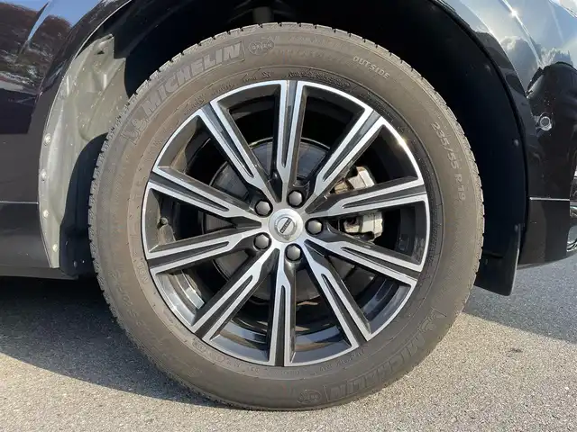 ボルボ ＸＣ６０ D4 AWD インスクリプション 福島県 2020(令2)年 3.8万km オニキスブラックP CitySafety/全車速追従機能付ACC/パイロットアシスト/ステアリングアシスト付BLIS/レーンチェンジマージエイド/レーンキーピングエイド/クロストラフィックアラート/ロードサインインフォメーション/フルアクティブハイビーム/360°ビューカメラ/ブレーキオートホールド機能/パークアシストパイロット/ヘッドアップディスプレイ/パーフォレーテッドファインナッパレザー(アンバー)/8ウェイパワーシート(D/N)/電動ランバーサポート(D/N)/シートヒーター(全席)/ベンチレーション機能(D/N)/リラクゼーション機能(D/N)/harman/kardonプレミアムサウンド/HDDナビゲーション/フルセグTV/CDプレイヤー/ETC2.0/AppleCarPlay/AndroidAuto/ドリフトウッドパネル/本革巻シルクメタルステアリングホイール/ステアリングホイールヒーター/イルミネーテッド本革巻シフトノブ/インテリアイルミネーション/アンビエントライト/パワーテールゲート(ハンズフリー機構付)/4ゾーンフルオートマチックエアコン/LEDフロントフォグライト/取扱説明書/保証書/スペアキー